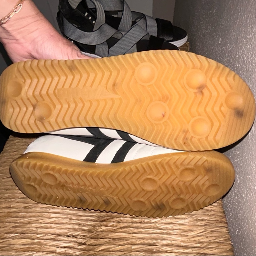 Gola White Quilted anthologie Trainers with Black Stripes and Gum Sole - Picture 9 of 10